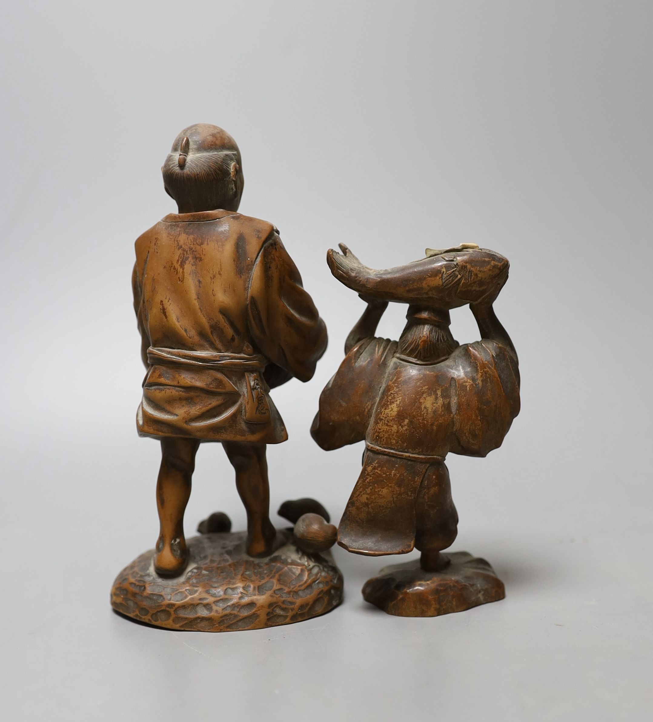 Two Japanese boxwood figures, Meiji period, tallest 15cm